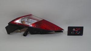 PILOTO TRASERO IZQUIERDO (ARA&Ntilde;ADO) PEUGEOT SATELIS 125 2006/11